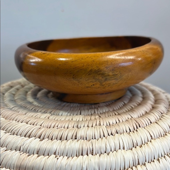 Brown Wooden Serveware Bowl with Natural Grain - Picture 4 of 8